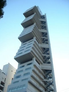 tokyo-weird-high-rise